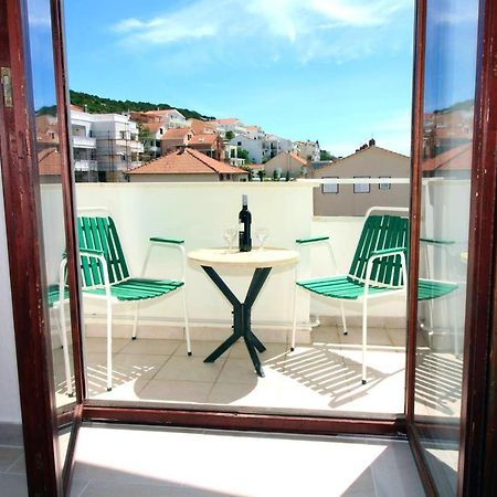 Charming Apartment In Tisno With 2 Bedrooms And Air Conditioning エクステリア 写真